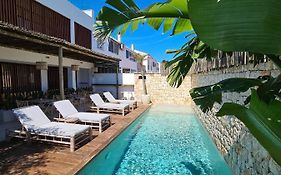 S'Estancia Suites